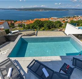 4 bedroom villa with infinity pool and sea views in Crikvencia, Rijeka, sleeps 8